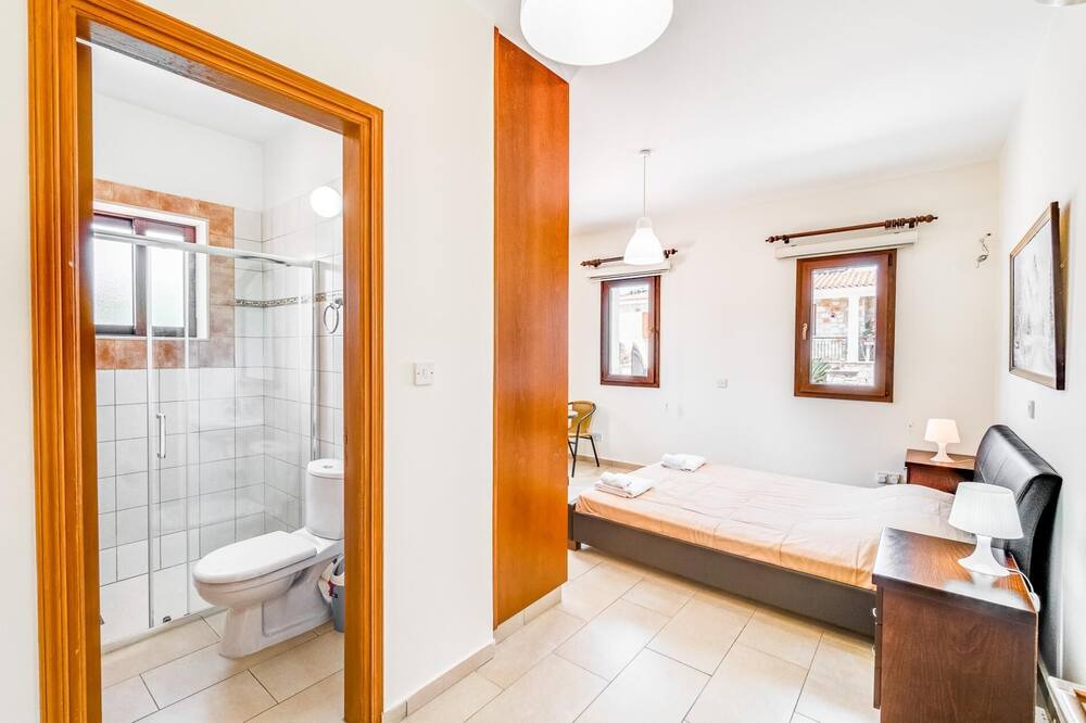 Photo of Bathroom in Droushia