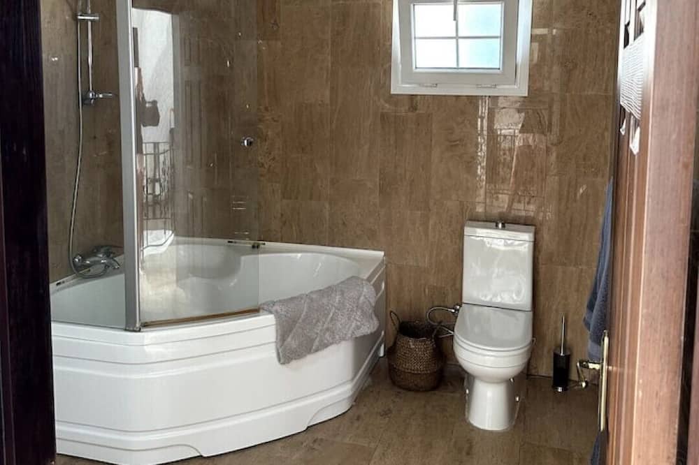 Photo of Bathroom in Trikomo