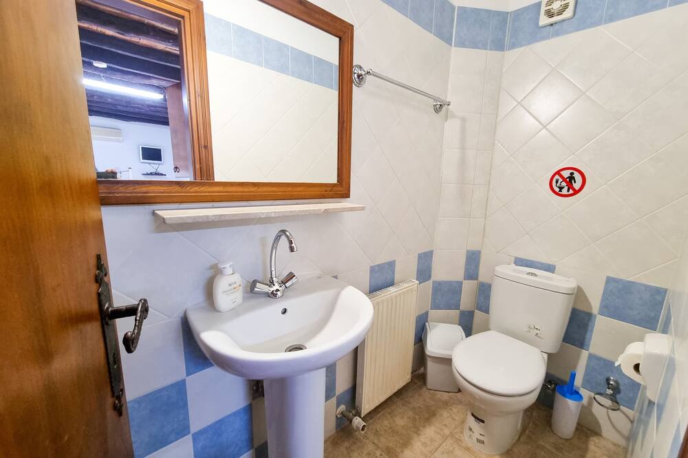 Photo of Bathroom in Skarinou