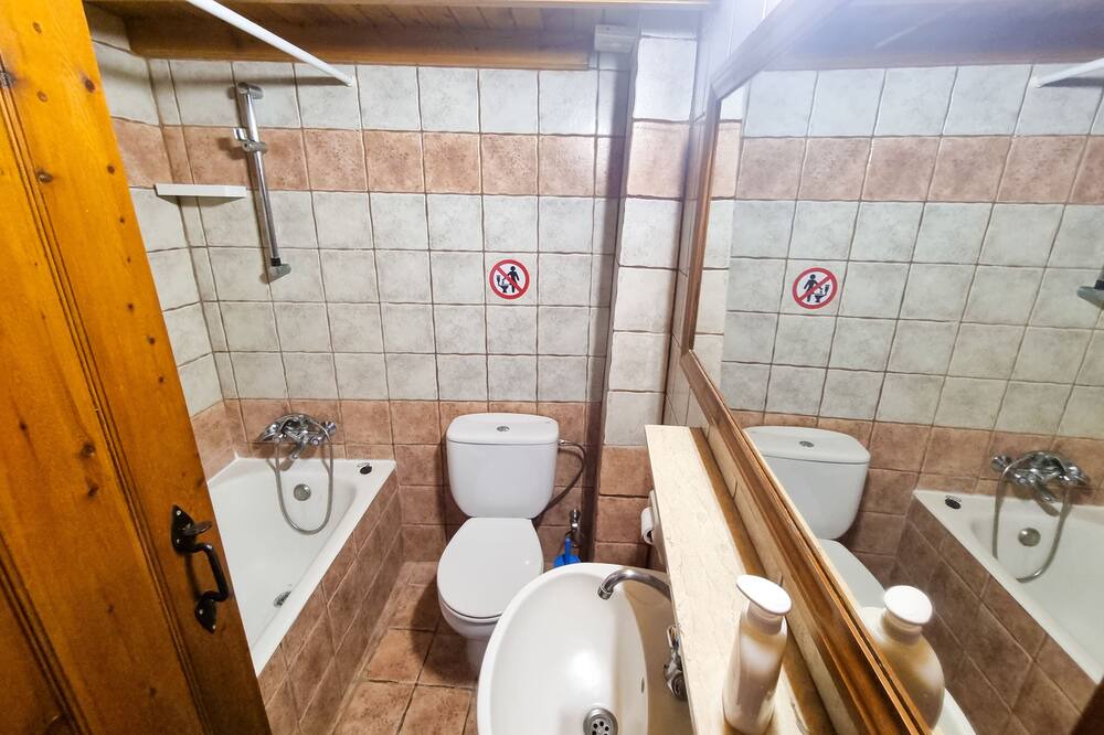 Photo of Bathroom in Skarinou