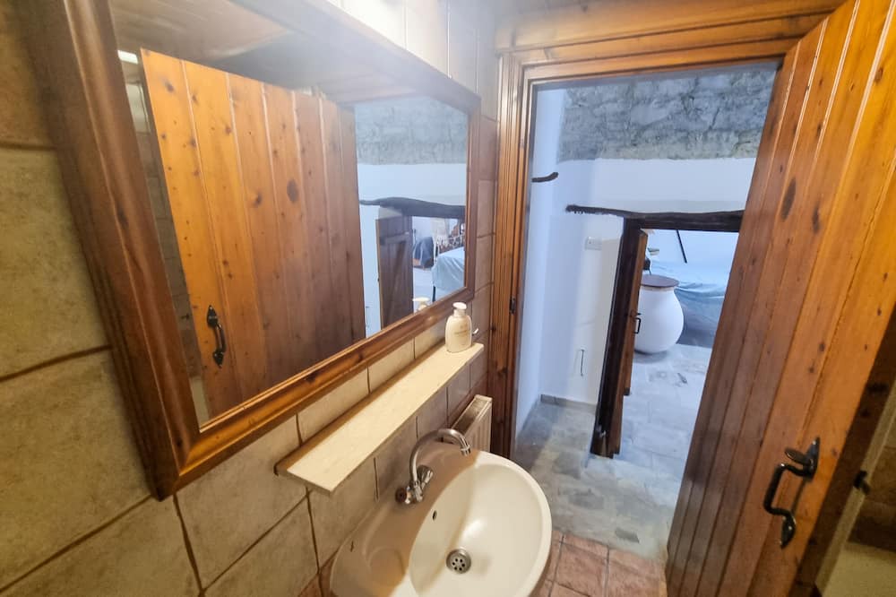 Photo of Bathroom in Skarinou