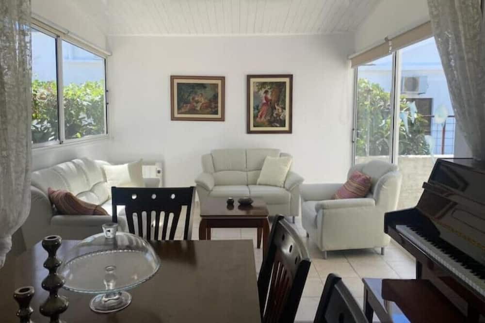 Photo of Livingroom in Anarvagos