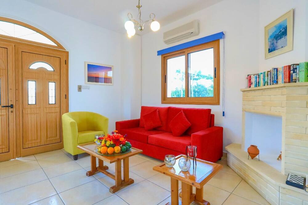 Photo of Livingroom in Latchi