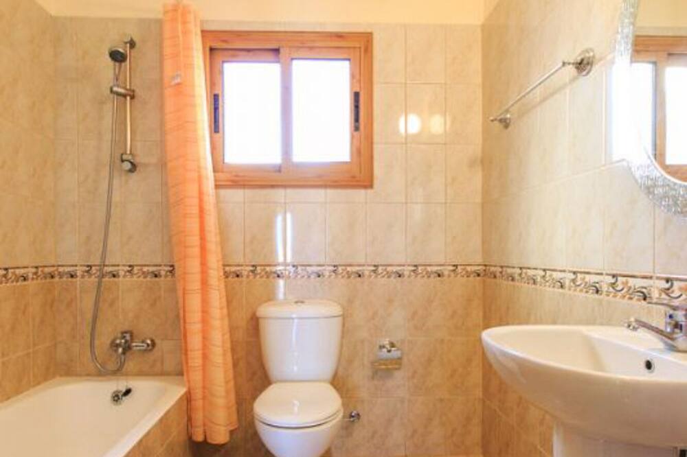 Photo of Bathroom in Polis