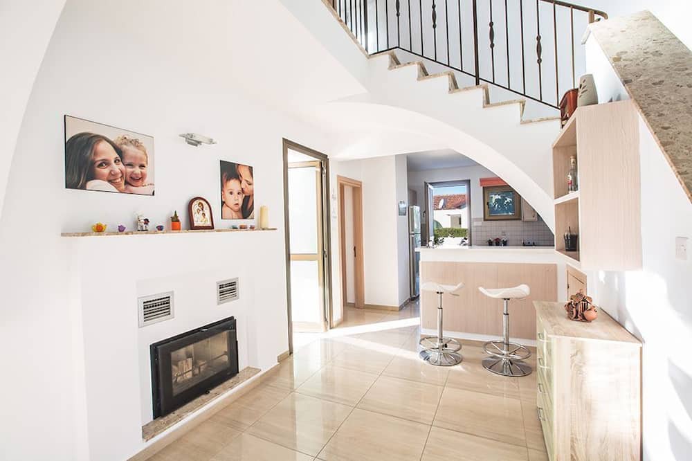 Photo of Livingroom in Ayia Thekla