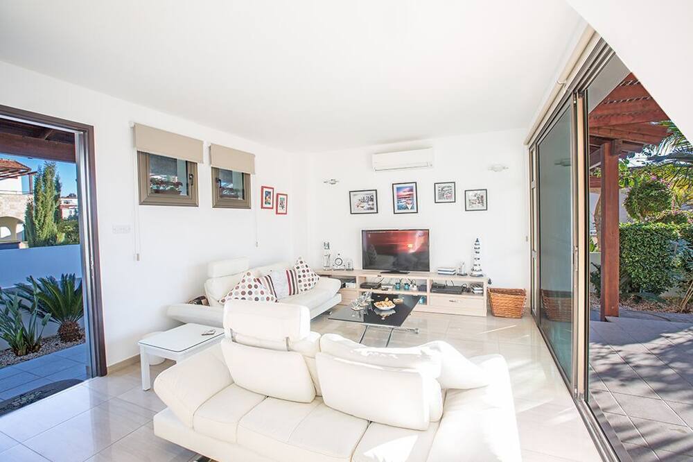 Photo of Livingroom in Ayia Thekla