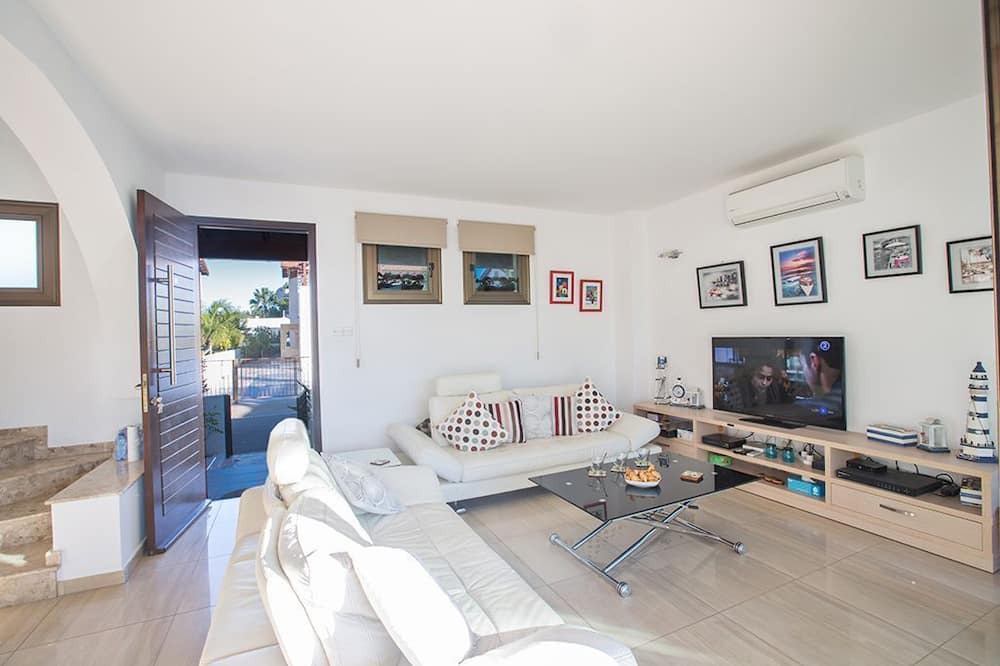 Photo of Livingroom in Ayia Thekla