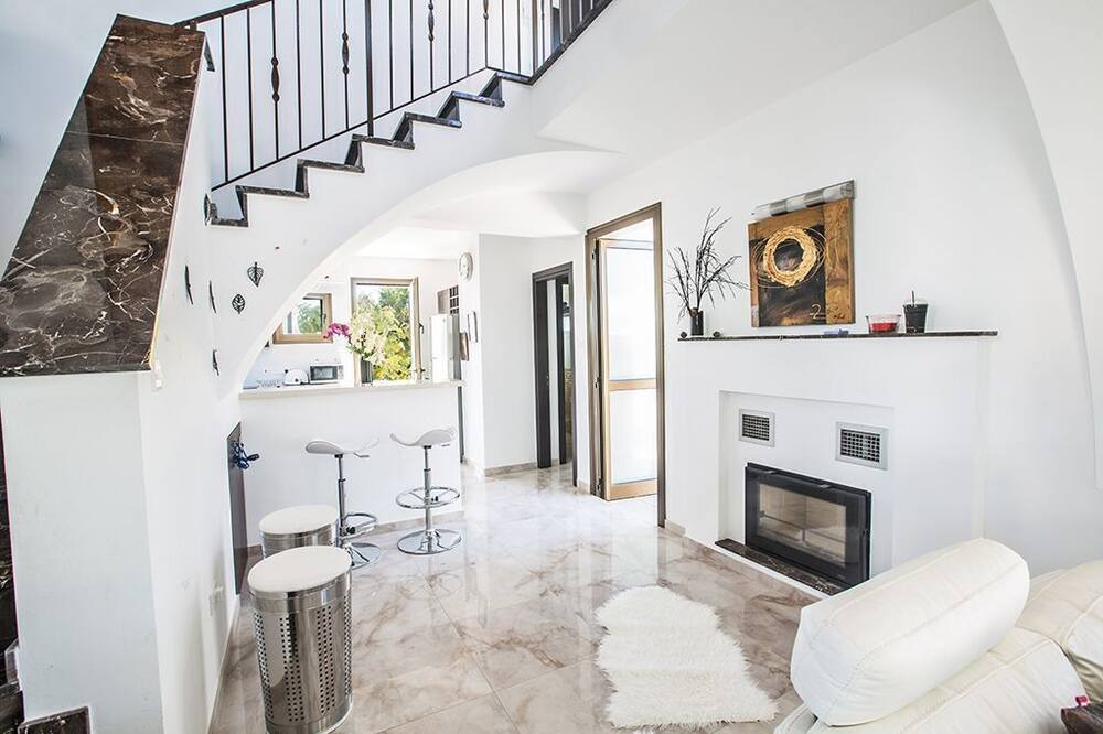 Photo of Livingroom in Ayia Thekla