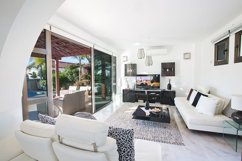 Photo of Livingroom in Ayia Thekla