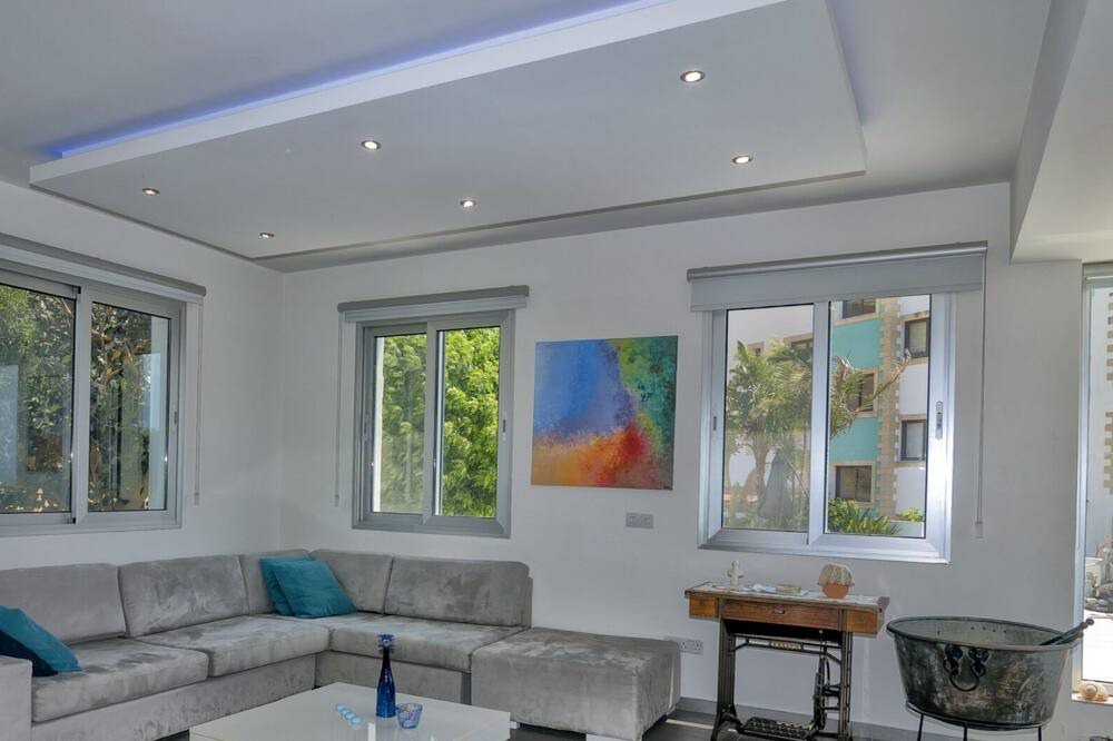Photo of Livingroom in Pomos