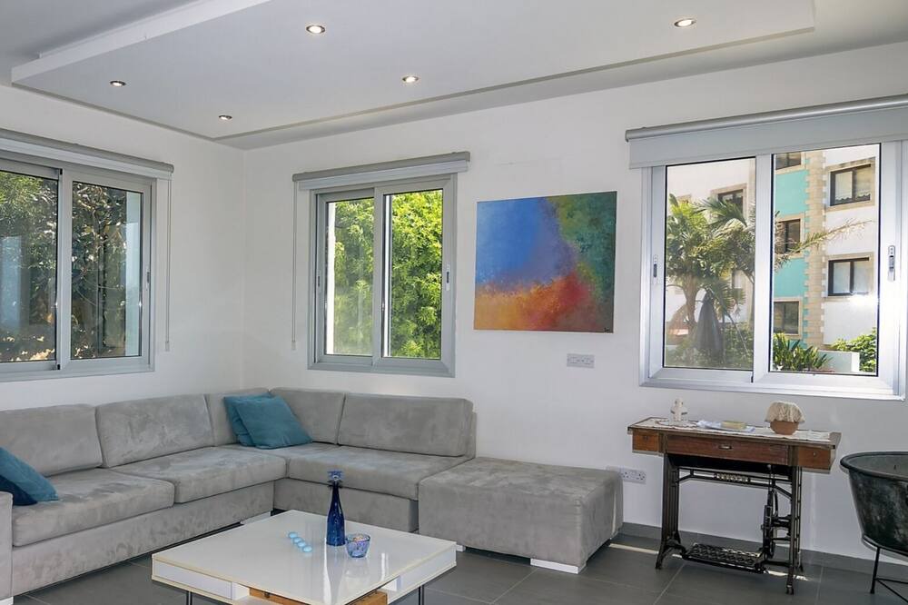 Photo of Livingroom in Pomos