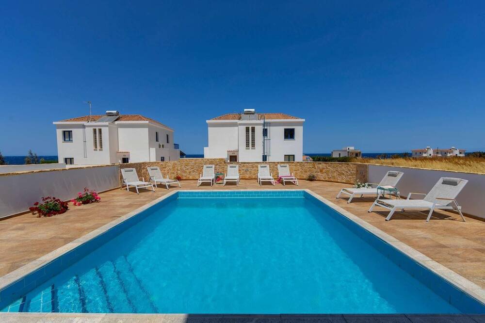 Photo of Outdoor in Pomos