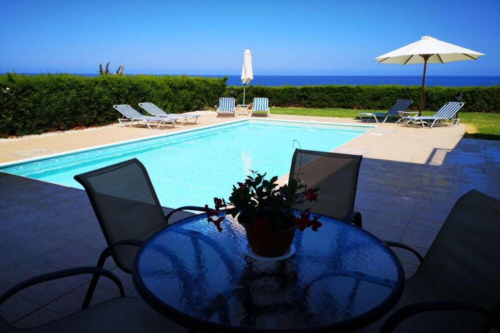 Photo of Outdoor in Pomos