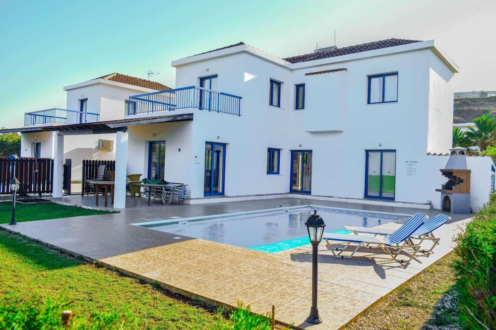 Photo of Outdoor in Pomos