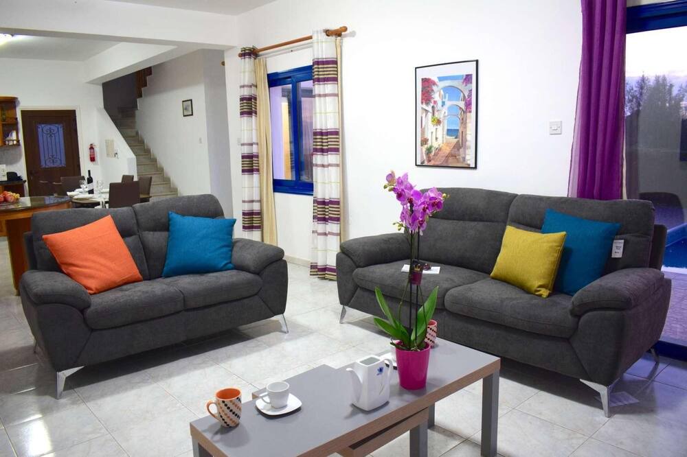 Photo of Livingroom in Pomos