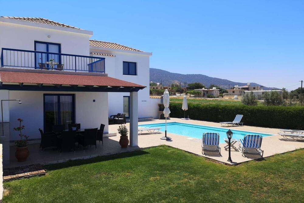 Photo of Outdoor in Pomos