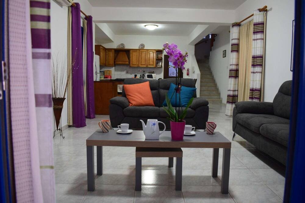 Photo of Livingroom in Pomos