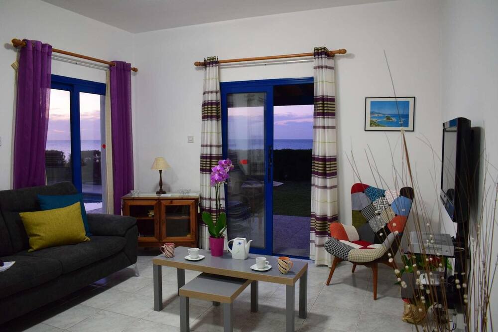 Photo of Livingroom in Pomos