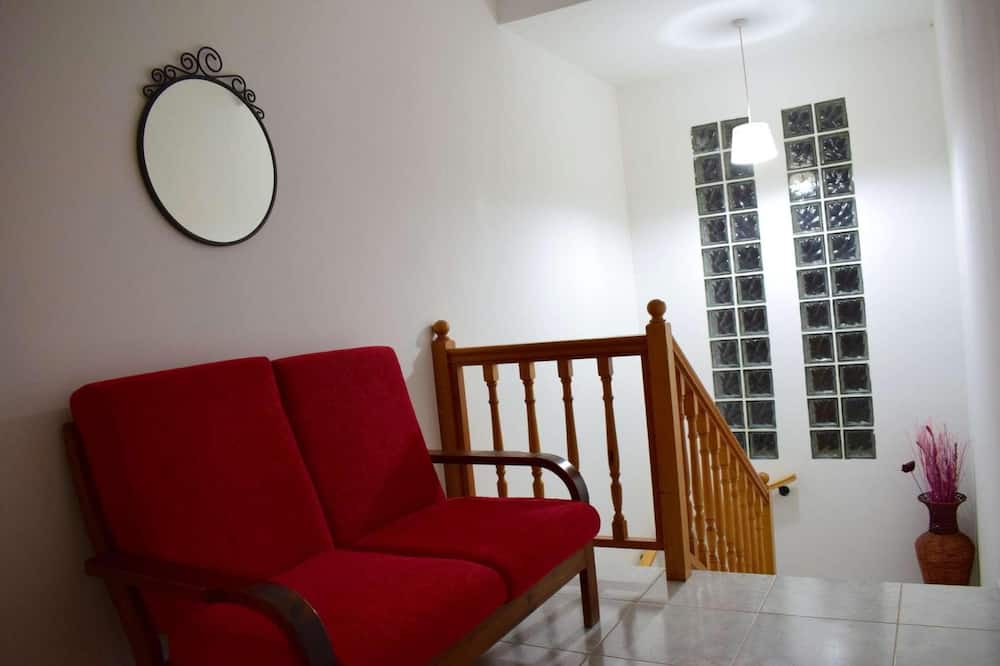 Photo of Livingroom in Pomos
