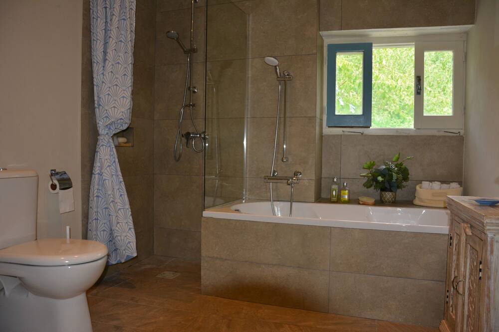 Photo of Bathroom in Vasa Koilaniou