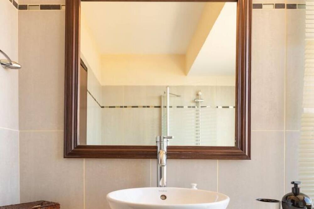 Photo of Bathroom in Pomos