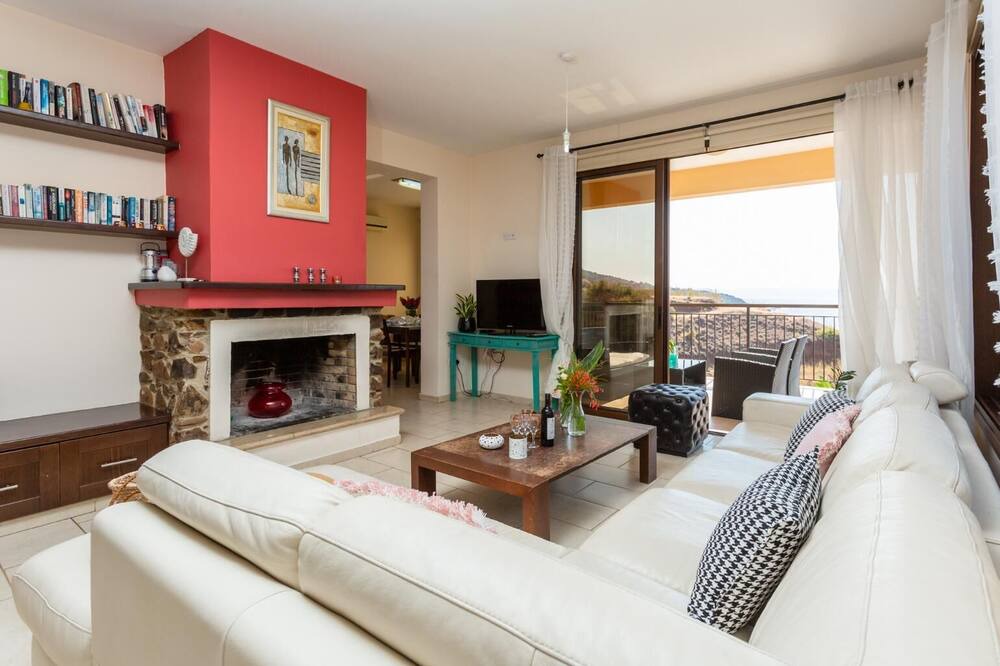 Photo of Livingroom in Pomos