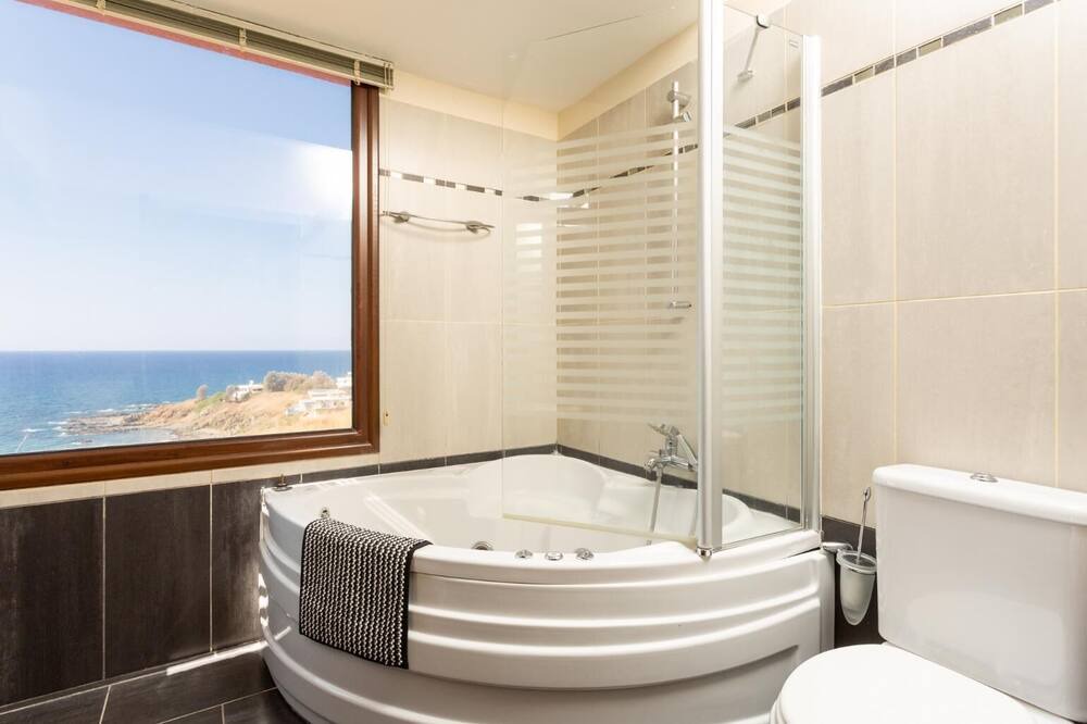 Photo of Bathroom in Pomos