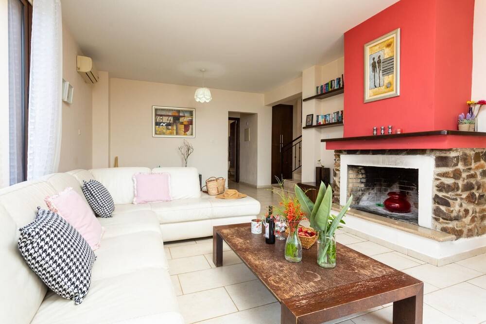 Photo of Livingroom in Pomos