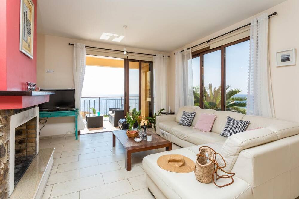 Photo of Livingroom in Pomos