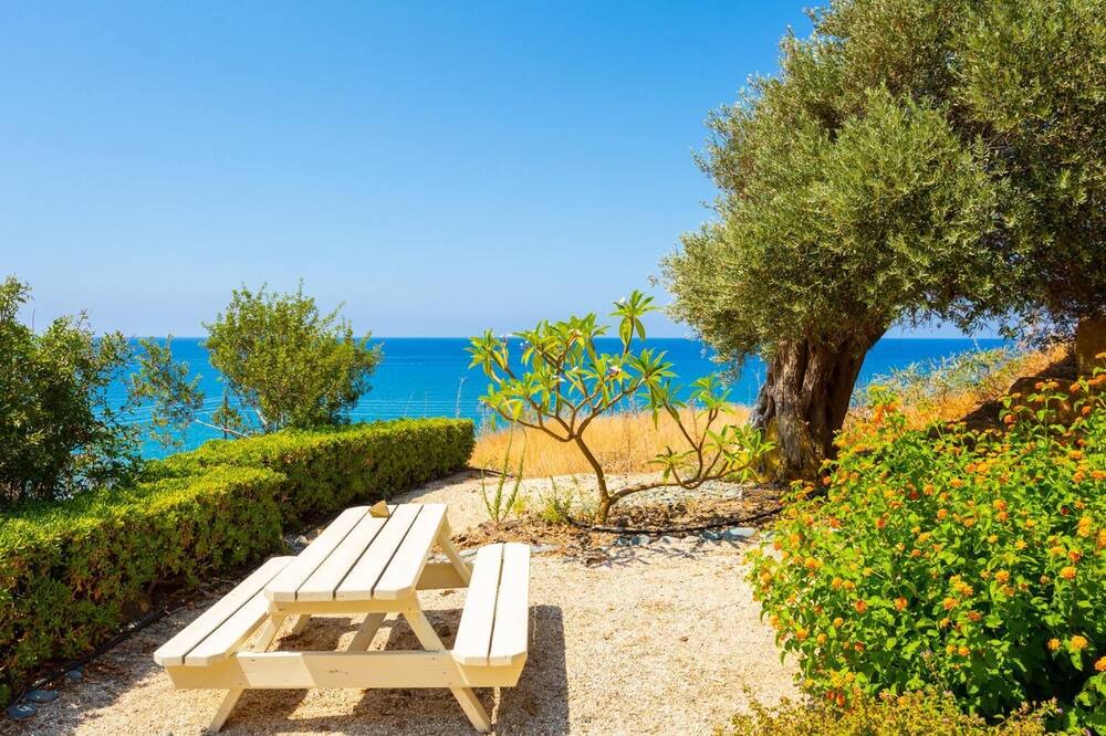 Photo of Outdoor in Pomos