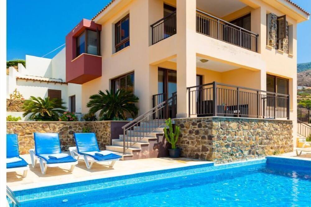 Photo of Outdoor in Pomos