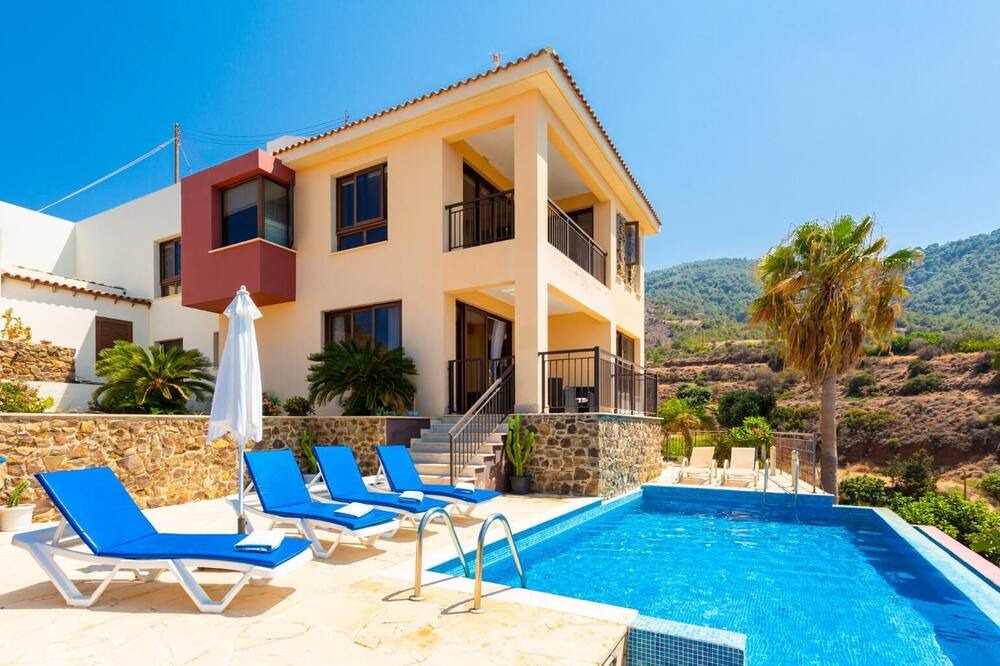 Photo of Outdoor in Pomos