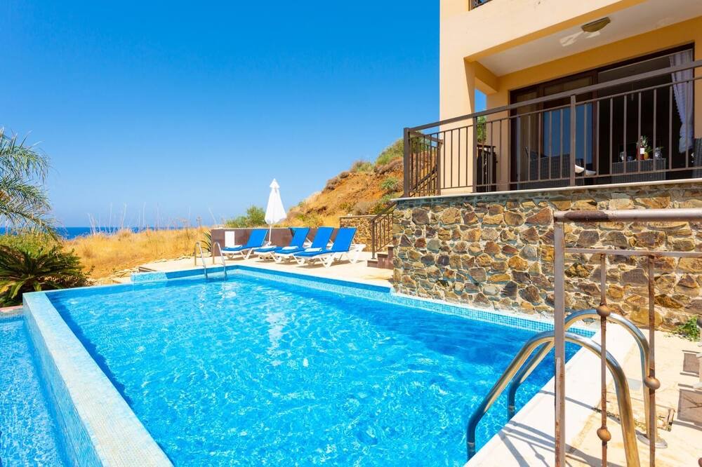 Photo of Outdoor in Pomos