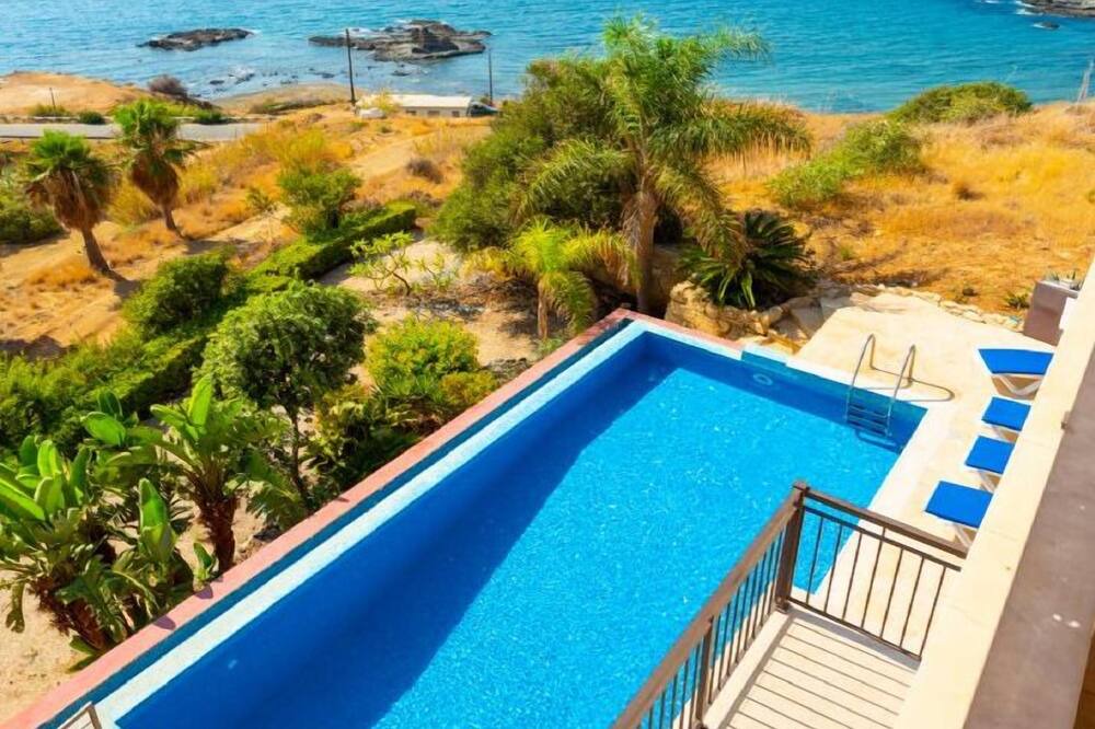 Photo of Outdoor in Pomos