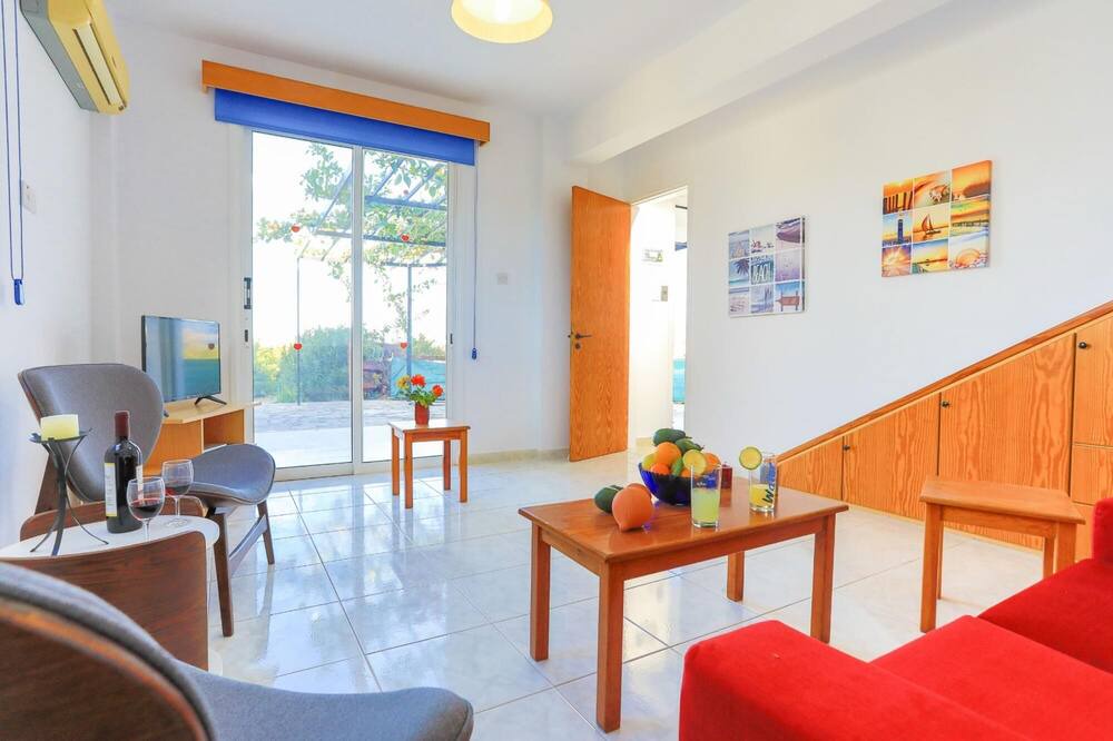 Photo of Livingroom in Latchi