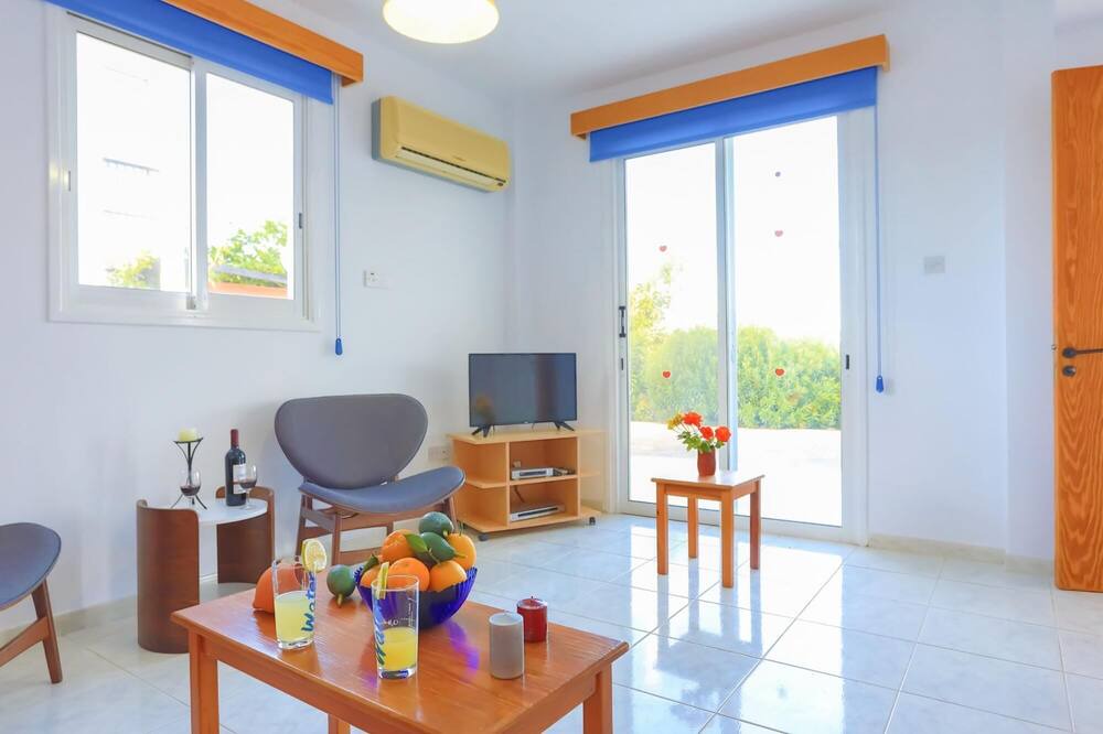 Photo of Livingroom in Latchi