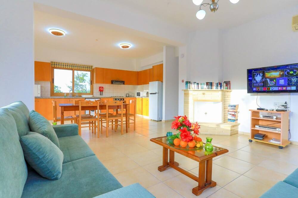 Photo of Livingroom in Latchi