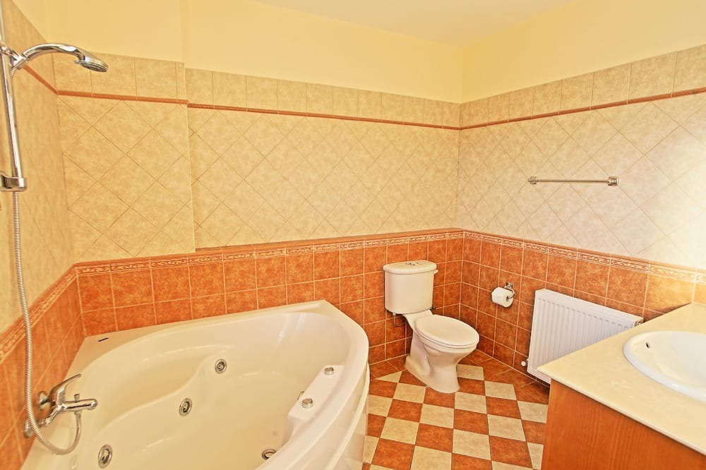 Photo of Bathroom in Pano Arodhes