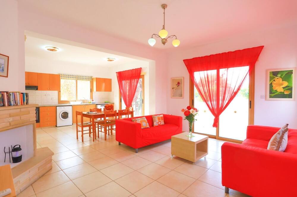 Photo of Livingroom in Latchi