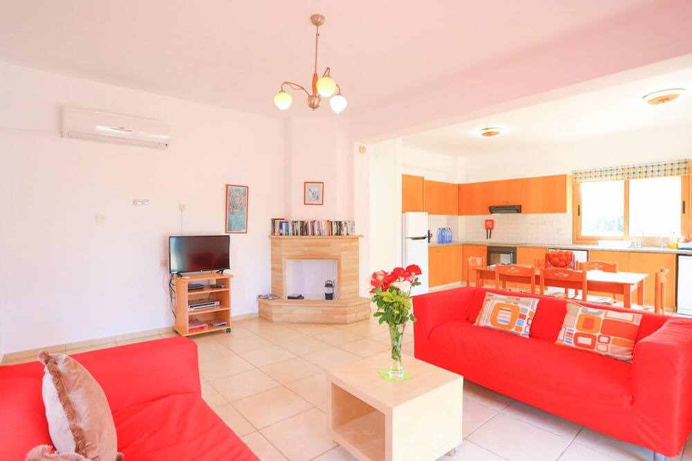 Photo of Livingroom in Latchi