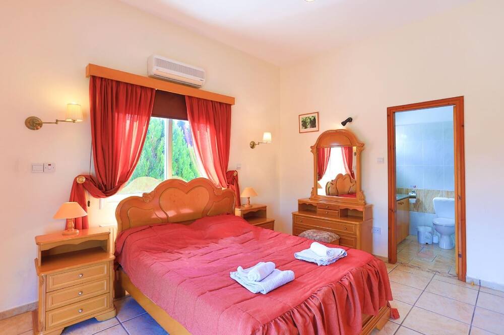 Photo of Bedroom in Latchi