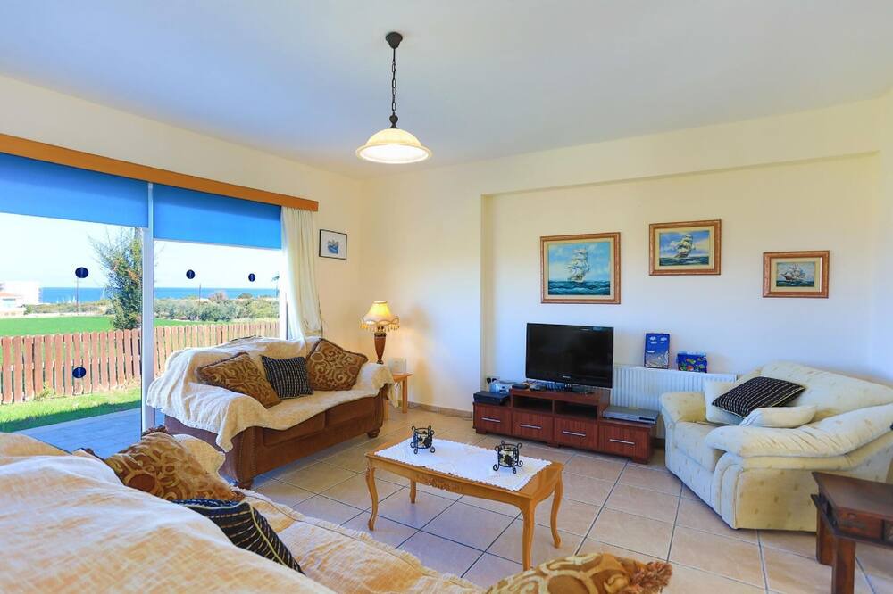 Photo of Livingroom in Latchi