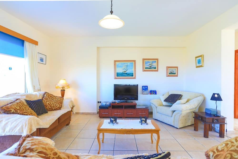 Photo of Livingroom in Latchi