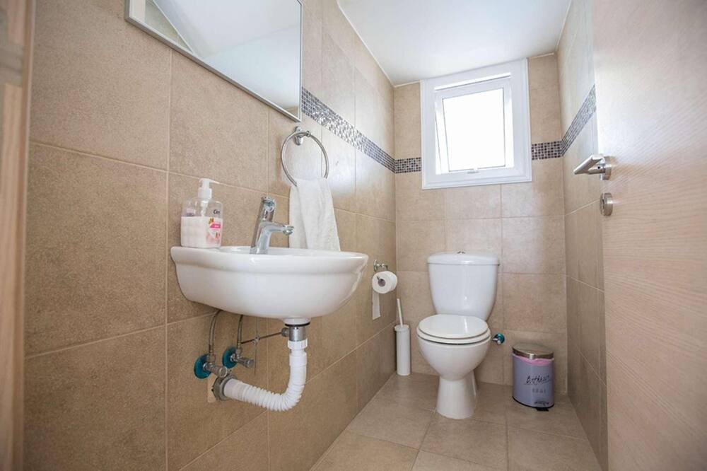 Photo of Bathroom in Pernera