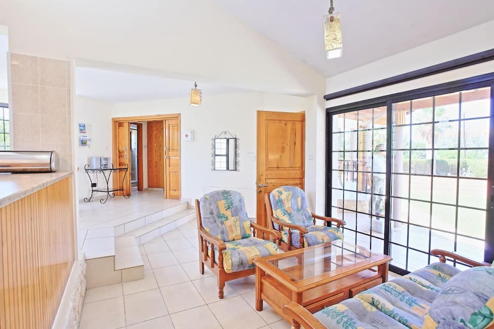 Photo of Livingroom in Latchi