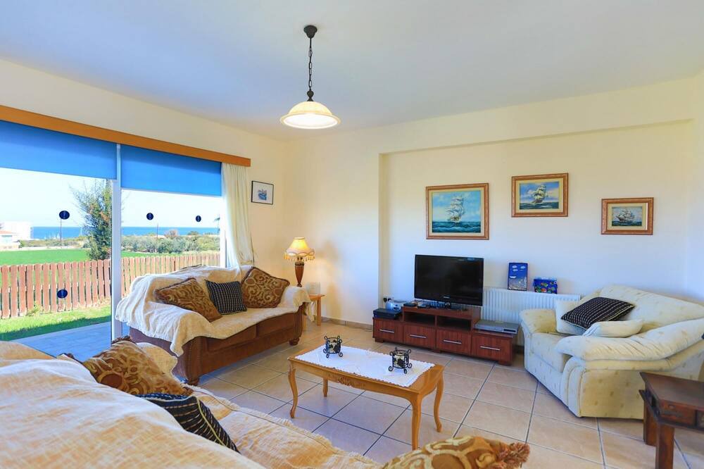 Photo of Livingroom in Latchi