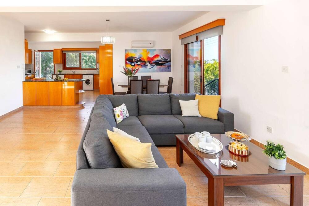 Photo of Livingroom in Latchi