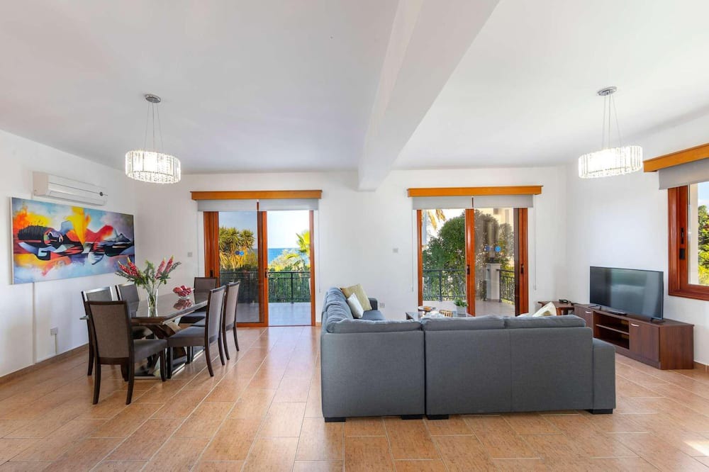 Photo of Livingroom in Latchi