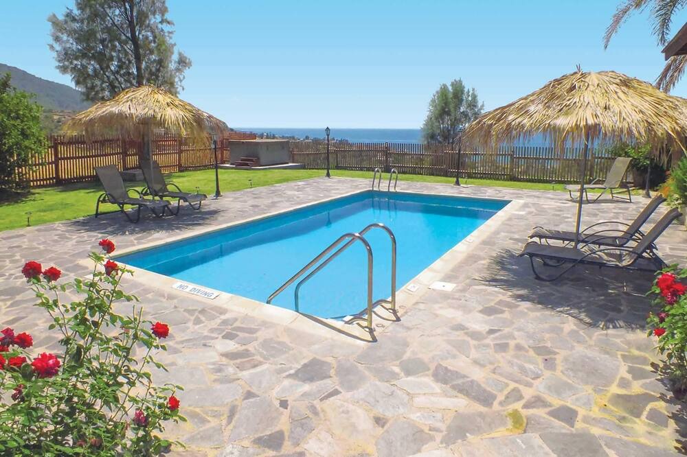 Photo of Outdoor in Pomos