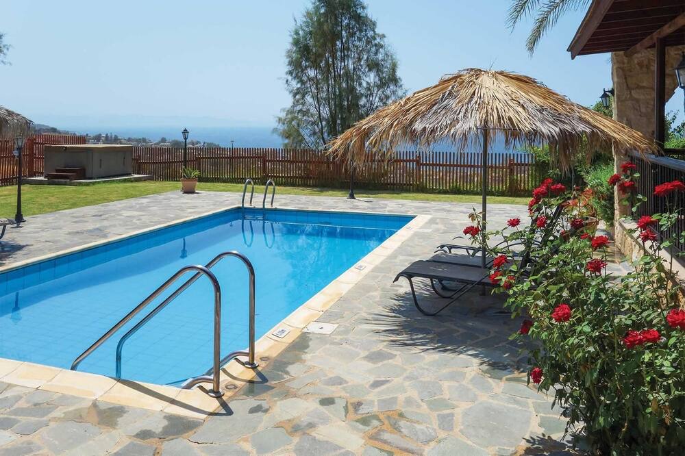 Photo of Outdoor in Pomos